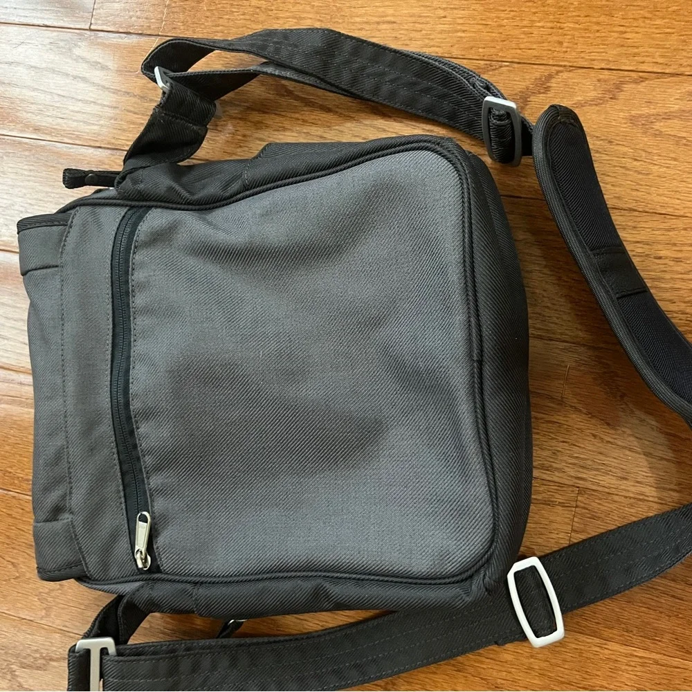 REI small Messenger style bag - Picture 7 of 7